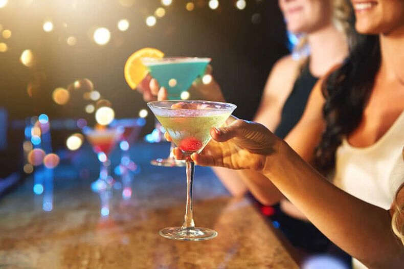 Algumas bebidas alcoólicas são adequadas para uma festa, mas não para reuniões íntimas. 