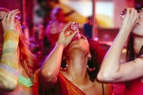 Meninas bebem álcool como fazê -las sair